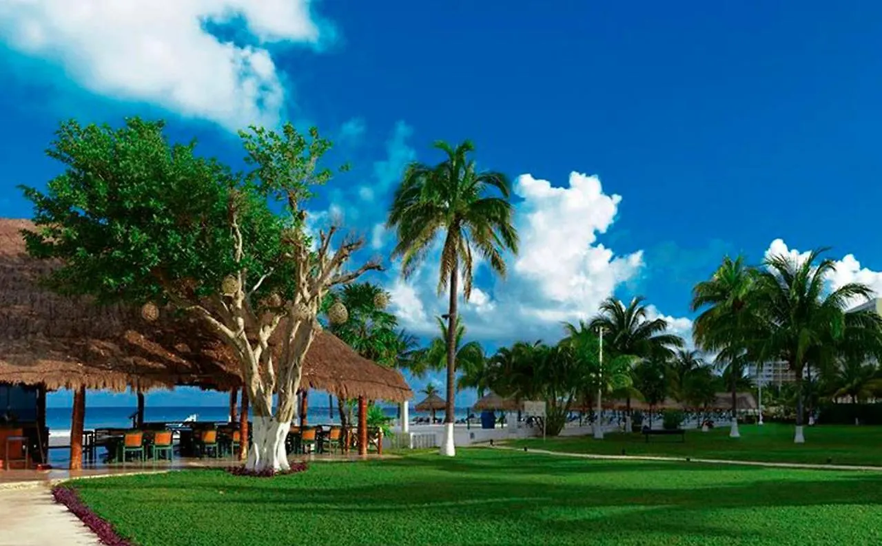 Cancun Beachfront Condo Apartmán